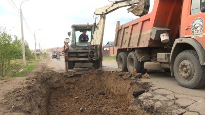 На катастрофическое состояние дороги жалуются жители Иркутского района
