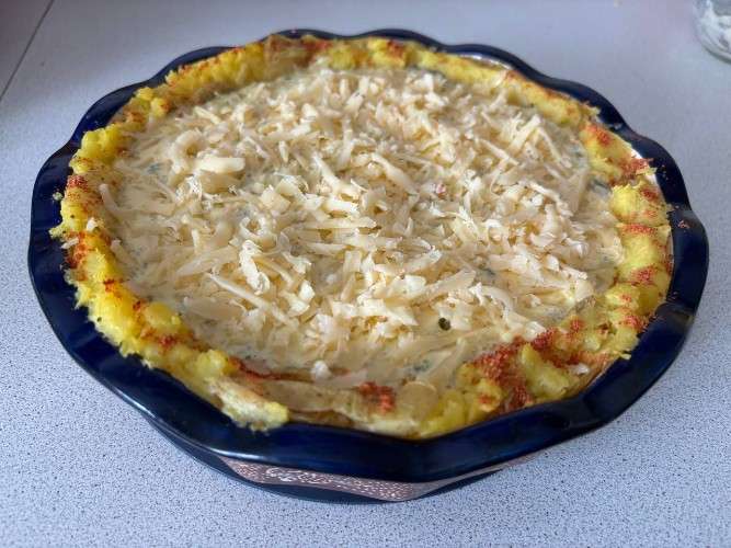 Картофельный пирог с заливкой и сыром