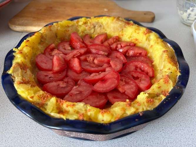 Картофельный пирог с помидорами