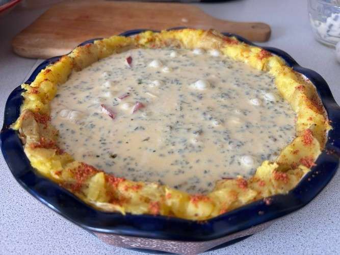 Картофельный пирог с заливкой из сметаны