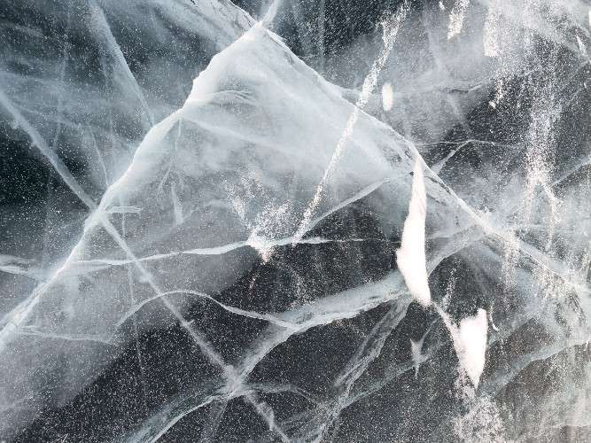 Лёд Байкала