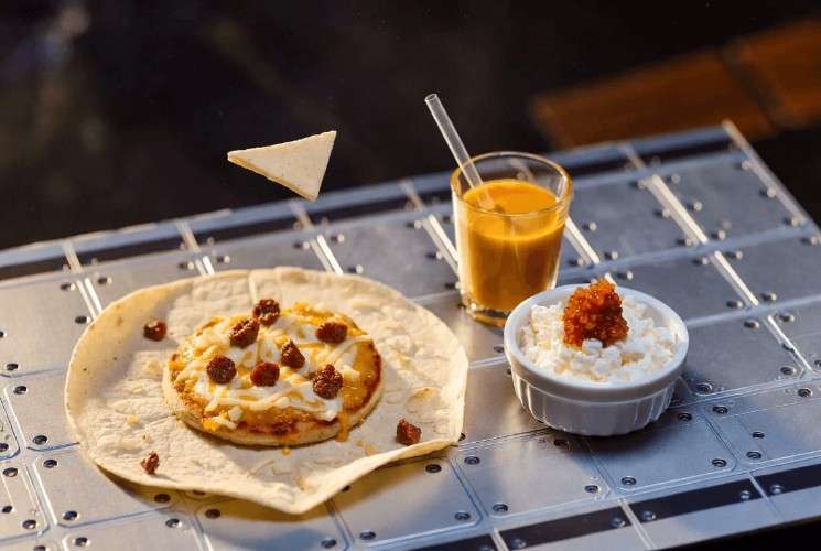 лепёшка, творог, тыквенный суп, посуда, космос