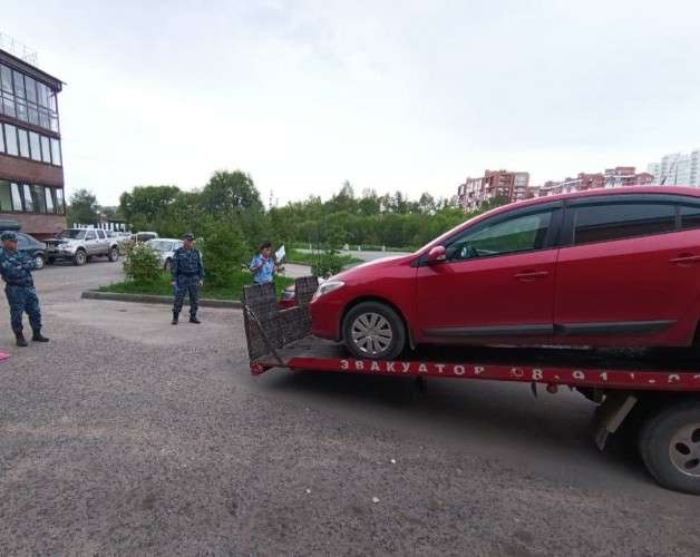 Иркутянин получил условный срок за наезд на судебного пристава