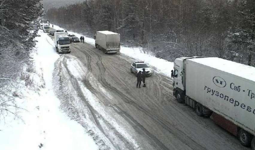 Автомобильный затор обрадовался на участке трассы «Байкал»