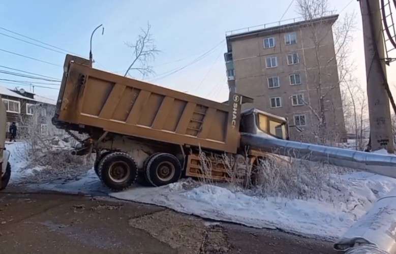 Пострадавший при ДТП участок теплотрассы в Усть-Куте отремонтирован
