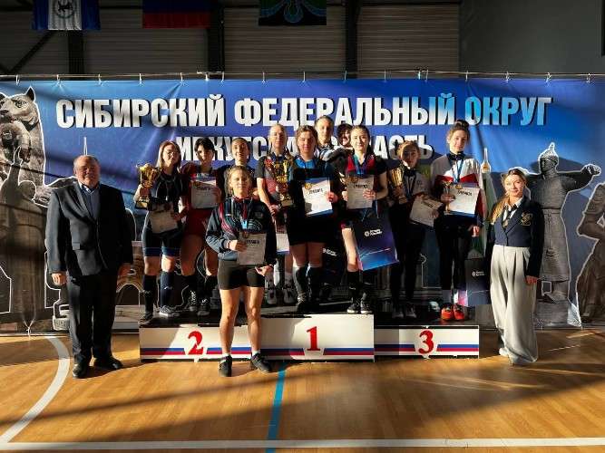 65 медалей завоевали пауэрлифтеры Иркутской области на чемпионате и первенстве Сибири