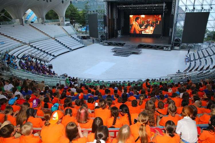 Дети героев СВО из Иркутской области отправились в Артек