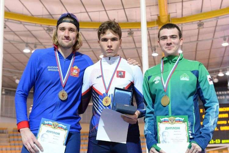 Бронзу всероссийских соревнований по конькобежному спорту завоевал иркутянин