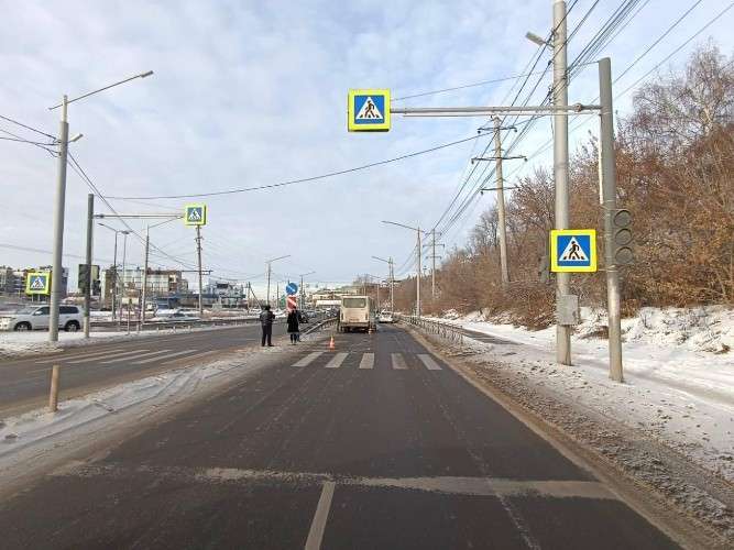 Водитель маршрутки сбил двух человек на пешеходном переходе в Иркутске