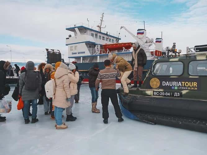 Водителей на паромной переправе «Сахюрта – Ольхон» успокаивала полиция