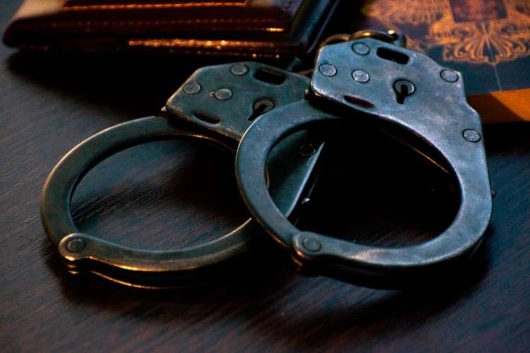 Наркокурьера с полными карманами мефедрона задержали полицейские Иркутска