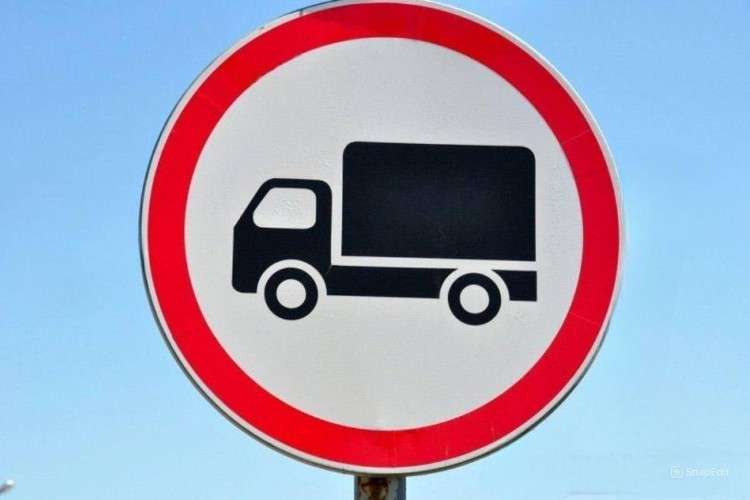 Движение грузовиков временно запретят в центре Иркутска