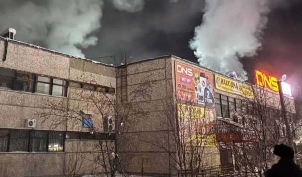 Крупнейший торговый центр Железногорска-Илимского горел ночью