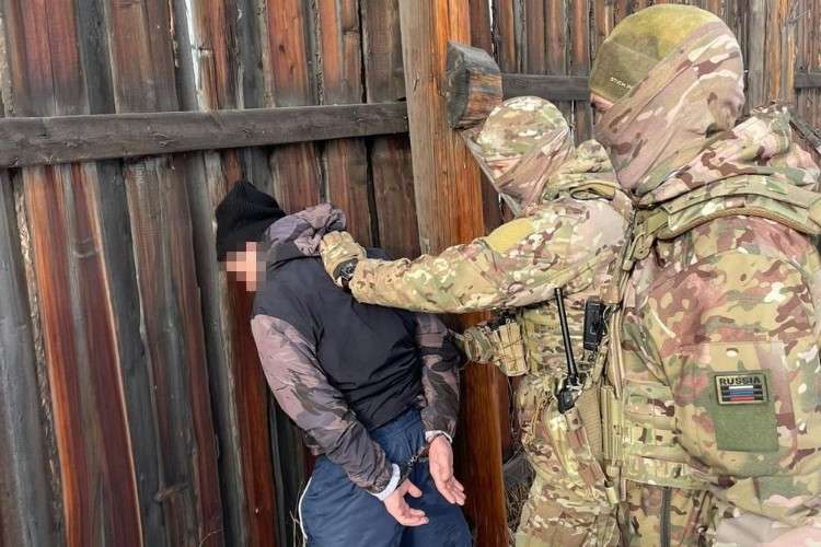 Рецидивист пытался передать наркотики на территорию колонии в Иркутском районе