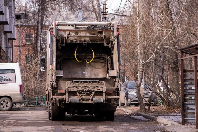 В частном секторе Иркутска проводят эксперимент по вывозу мусора