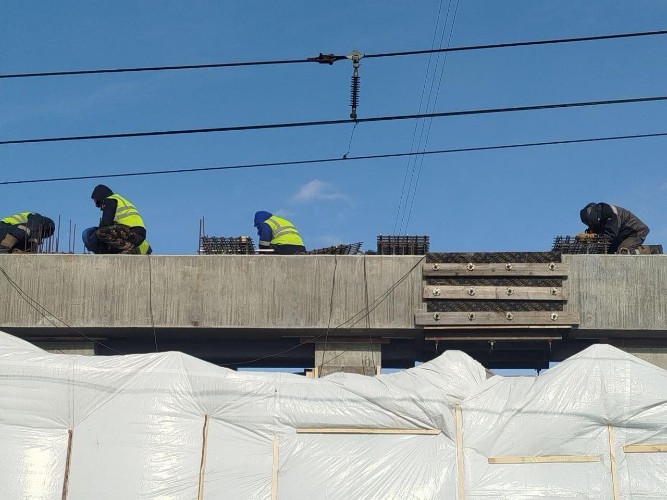 Возведение третьей опоры путепровода начали на станции Батарейной в Иркутске