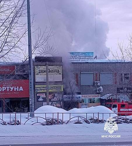 Торговый центр горел утром в Железногорске-Илимском