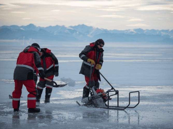 Тонкий лёд осложняет строительство Байкальского глубоководного нейтринного телескопа