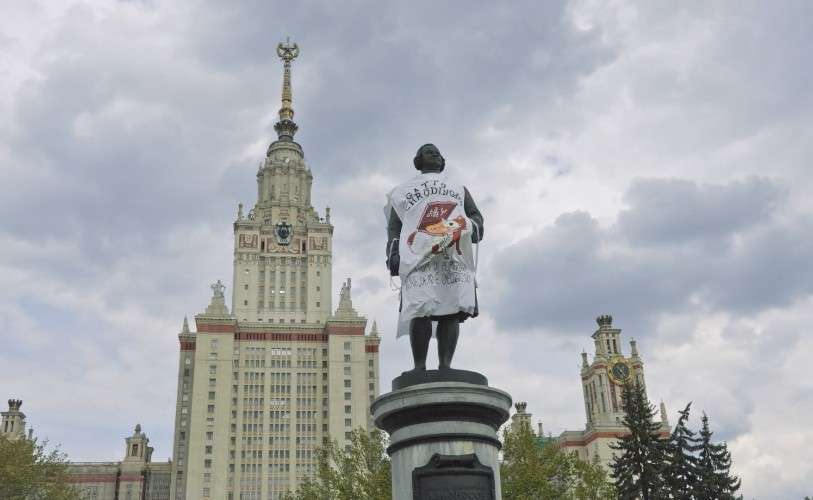 памятник Ломоносову