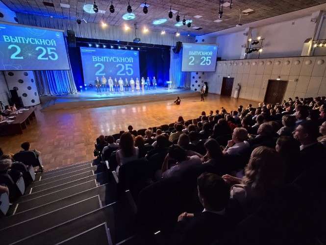 Выпускники