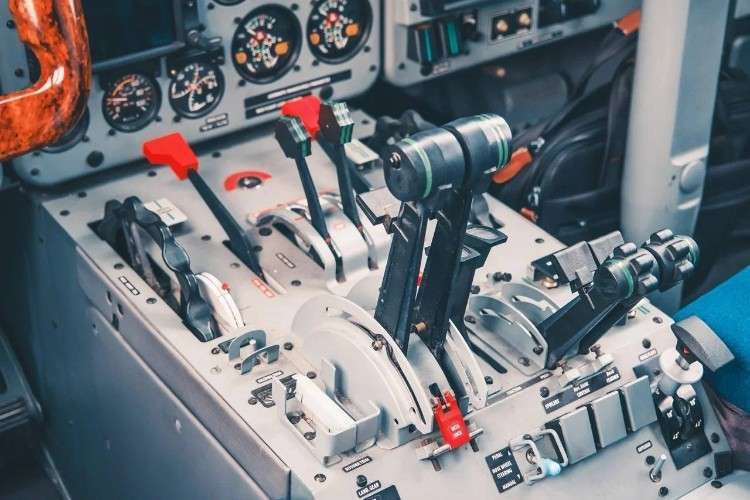 Бортовая панель самолёта