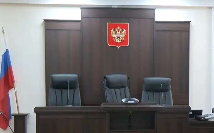 Суд