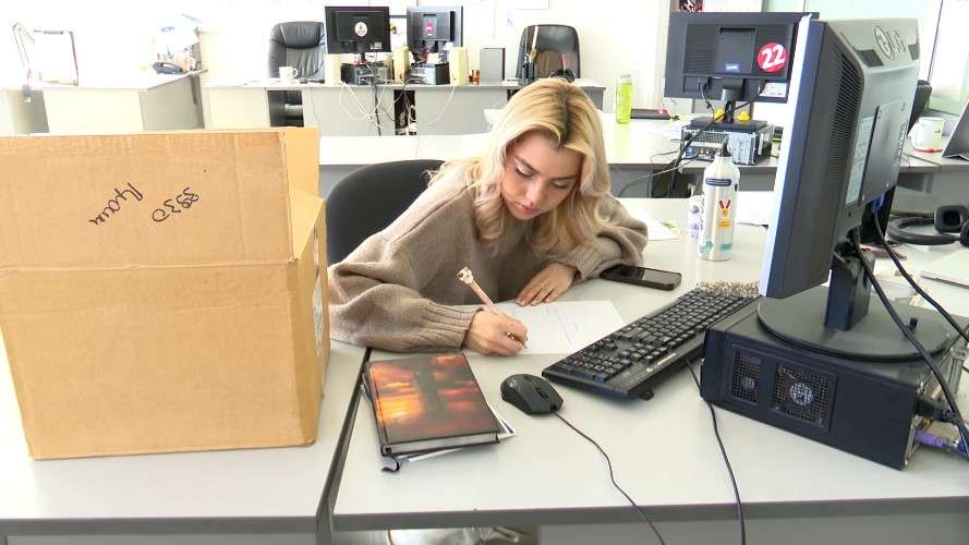 Девушка в офисе