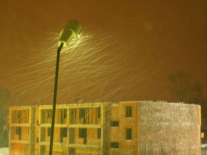 берег и снег