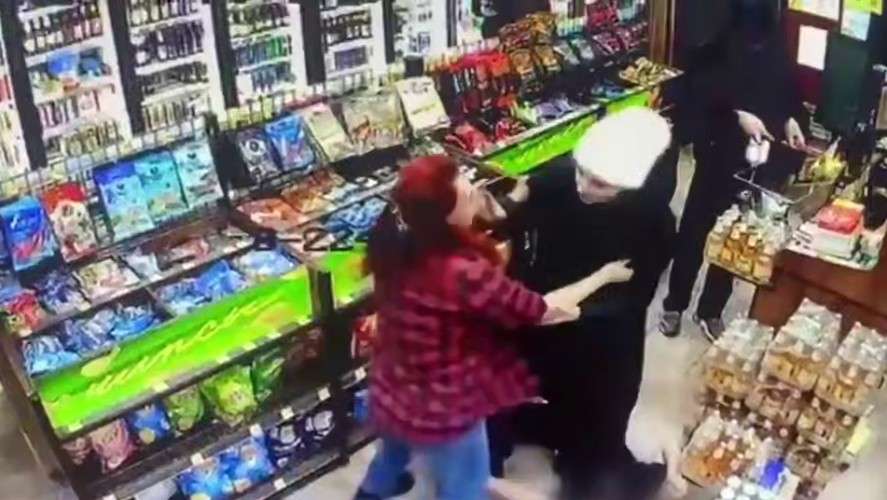 Драка в магазине