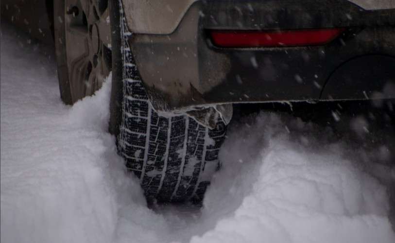 Машина в снегу