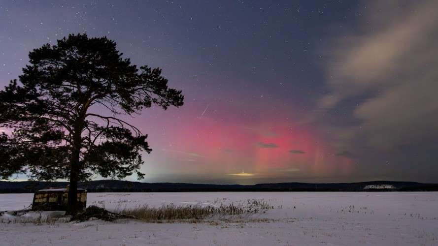 Полярное сияние в районе Пивоварихи под Иркутском