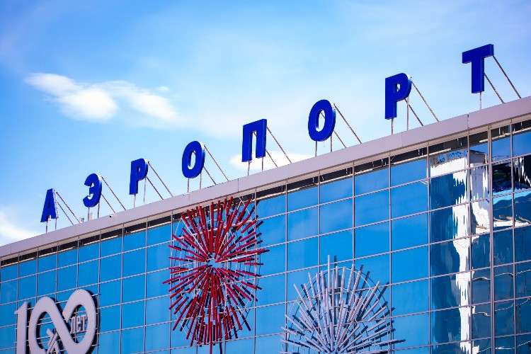 Фасад здания аэровокала в иркутском аэропорту