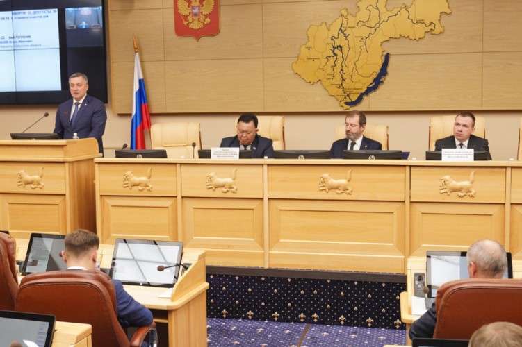 Сессия областного парламента, доклад губернатора, заседание депутатов