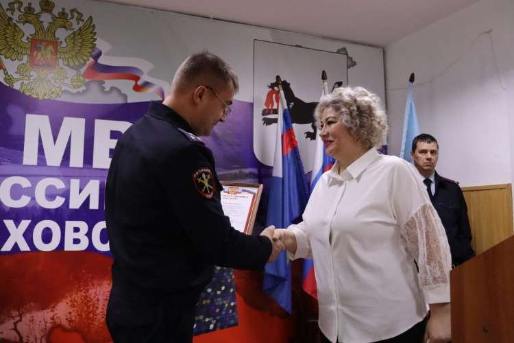 Благодарят почтальона