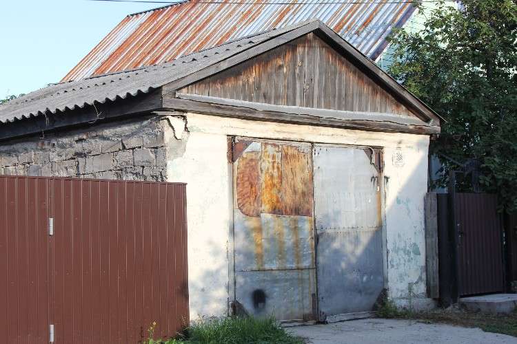 гараж на территории частного домовладения