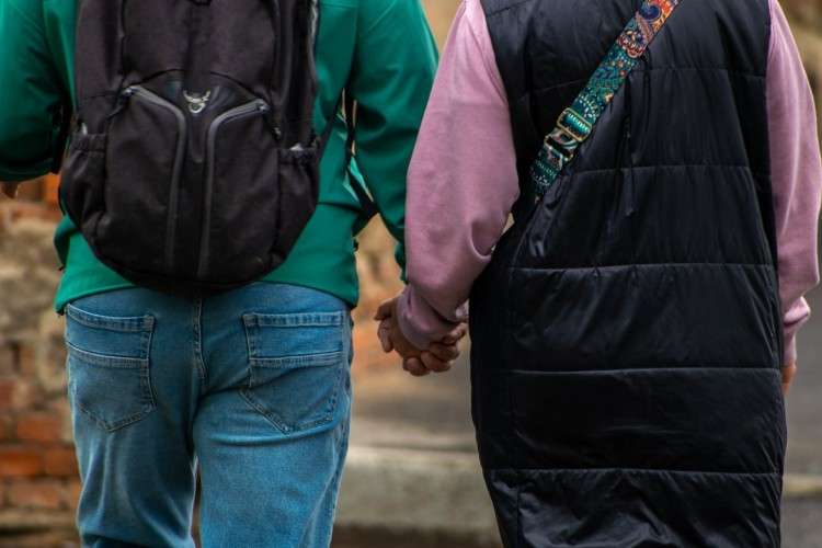 Пара на прогулке