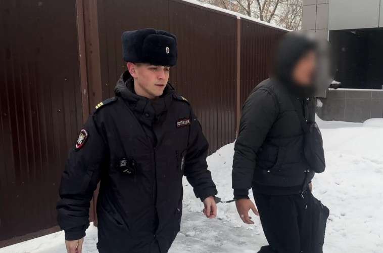 Задержанный под конвоем