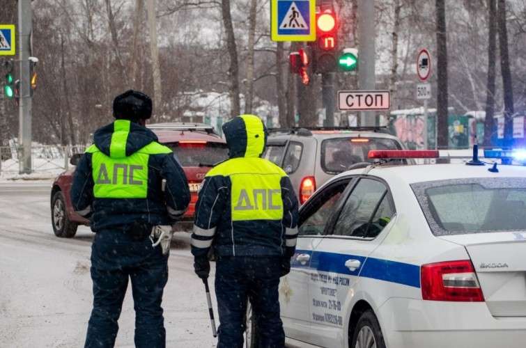 Сотрудники ДПС