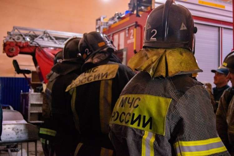 звено пожарно-спасательной службы, спасатели в форме