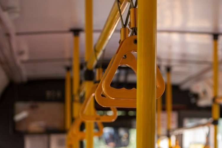 Поручни в автобусе