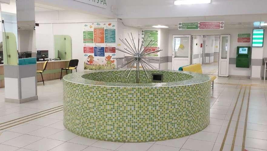 Вестибюль детской поликлиники в Иркутске