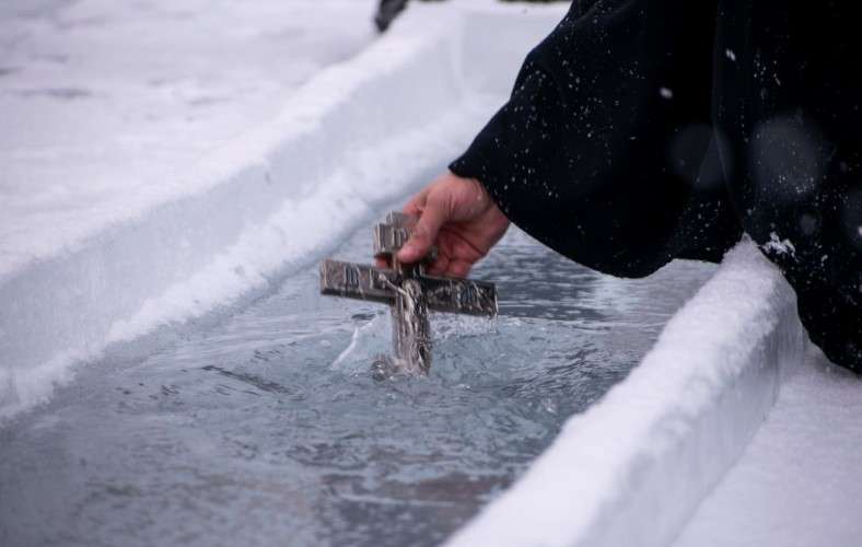 Осовящение воды в Крещение