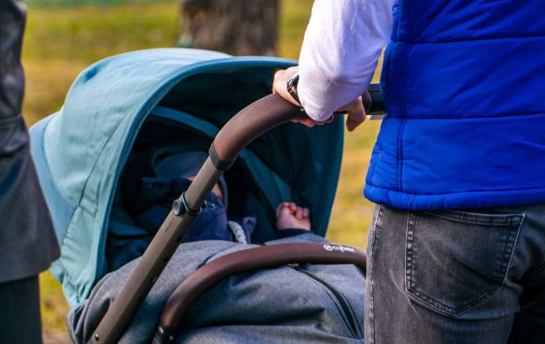 Первые медали вручили шести новорождённым в честь юбилея Железногорска-Илимского