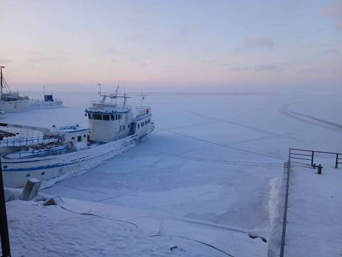 Побережье Байкала в Листвянке
