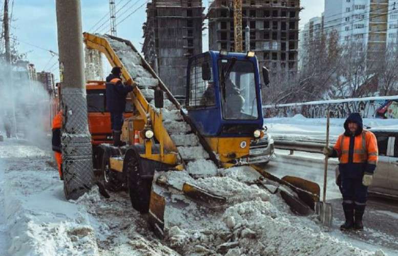 Уборка снега в Иркутске