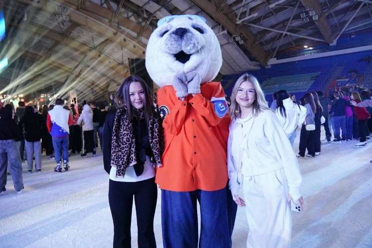 лёд, каток, студентки, маскот, праздник, молодёжь