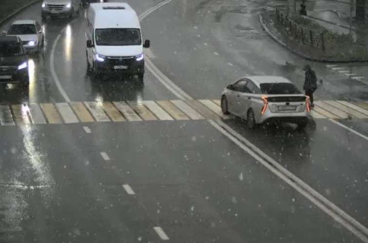 Нарушение ПДД  водителем на пешеходном переходе