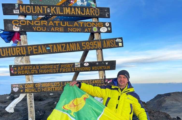 Р. Ушаков на вершине Килиманджаро