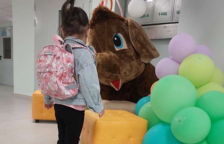 ребёнок, игрушка, шары, подарок