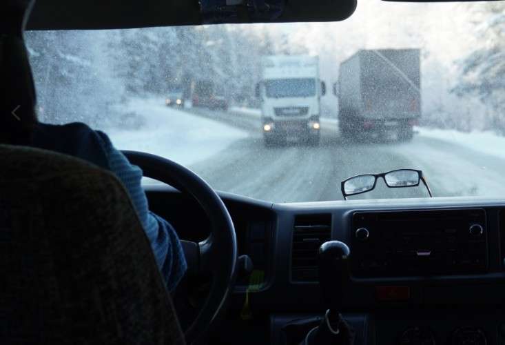 водитель, руль, дорога, фуры, зима